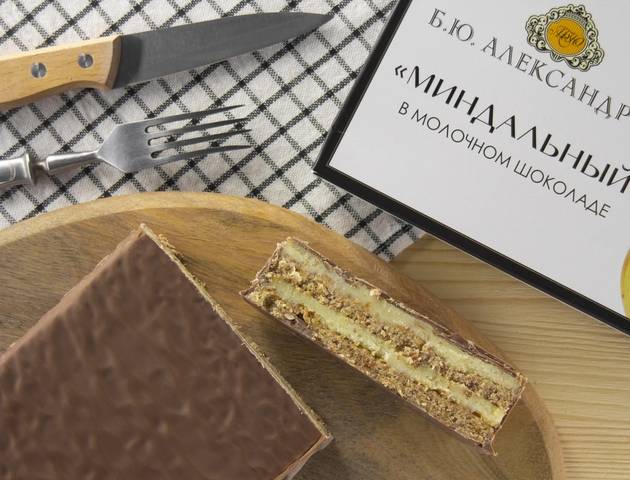 Торт «Миндальный» в молочном шоколаде  «Б.Ю.Александров» 400 г.